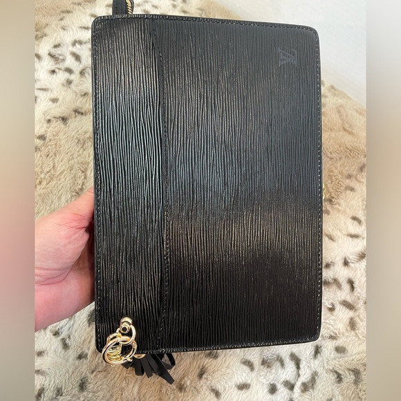 LOUIS VUITTON BLACK EPI LEATHER CLUTCH CONVERSION TO CROSS BODY BAG - Picture 4 of 17